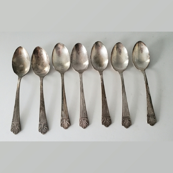 Lady Esther Set of 7 Silverplated Dinner Spoons - Picture 1 of 2